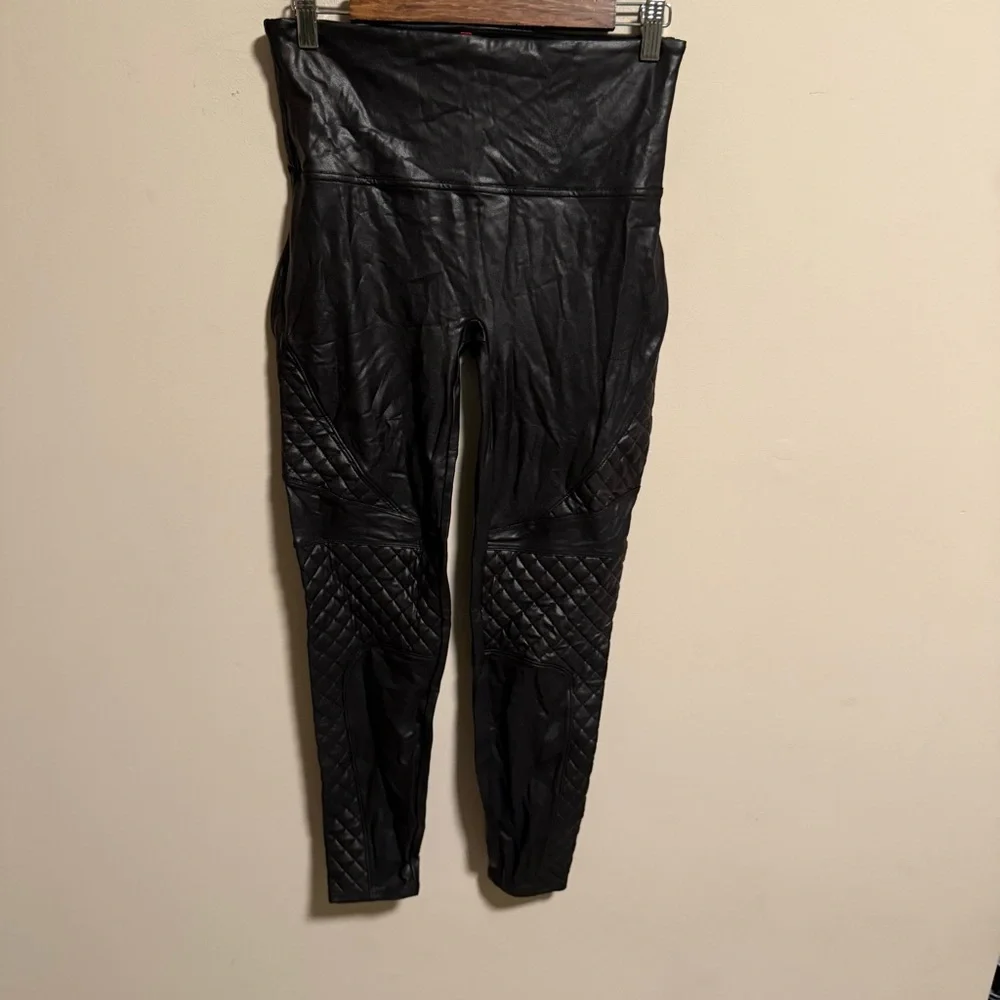 Spanx Faux Leather Quilted Legging in Very Black- Size Large